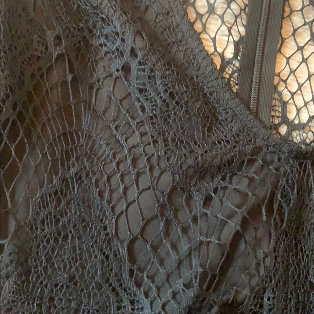 Lace Ropmer - Picture 4 of 5